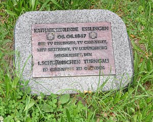 Gedenkstein zur Neupflanzung der Linde